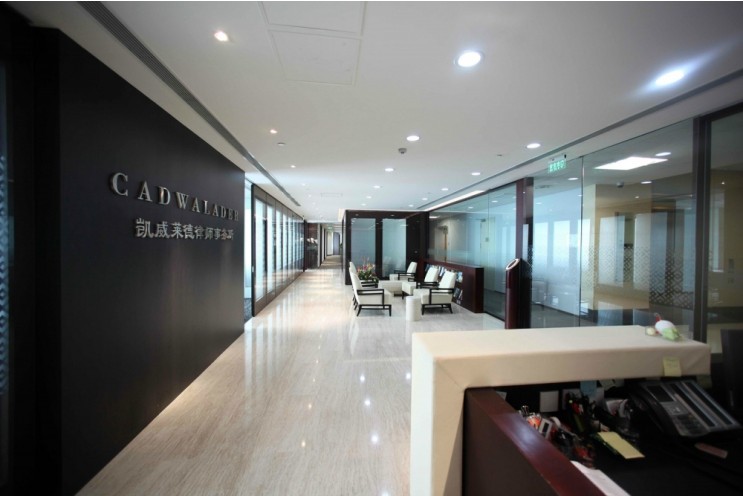 wepoker德州装修设计时可以采用哪些材质的隔断？